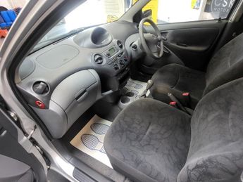 Toyota Yaris VVTI GLS