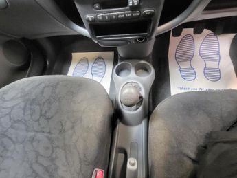 Toyota Yaris VVTI GLS