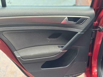 Volkswagen Golf SE TDI BLUEMOTION TECHNOLOGY DSG