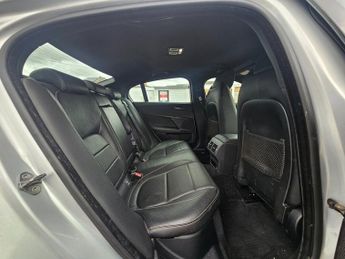 Jaguar XE 2.0d R-Sport Saloon 4dr Diesel Auto Euro 6 (s/s) (163 ps)