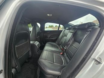 Jaguar XE 2.0d R-Sport Saloon 4dr Diesel Auto Euro 6 (s/s) (163 ps)