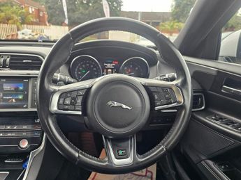 Jaguar XE 2.0d R-Sport Saloon 4dr Diesel Auto Euro 6 (s/s) (163 ps)