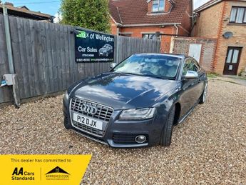 Audi A5 S5 V8 QUATTRO
