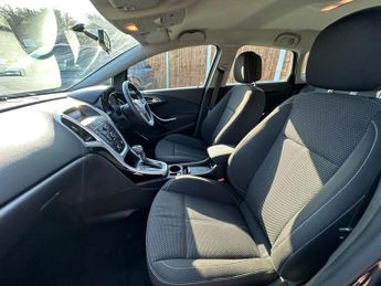 Vauxhall Astra 1.6 16v SRi Hatchback 5dr Petrol Auto Euro 5 (115 ps)