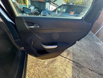 Vauxhall Astra 1.6 16v SRi Hatchback 5dr Petrol Auto Euro 5 (115 ps)