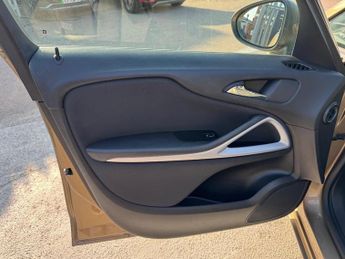 Vauxhall Zafira 1.4T 16V Exclusiv MPV 5dr Petrol Auto Euro 5 (140 ps)