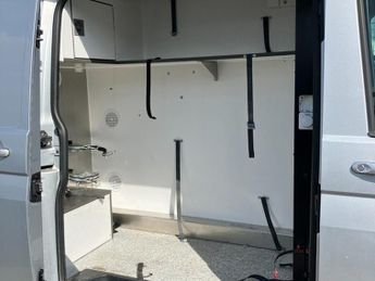 Volkswagen Transporter VOLKSWAGEN TRANSPOTER AUTO HIGHLINE 4MOTION WITH AIRCON. 14,995+