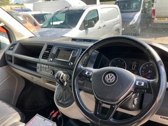 Volkswagen Transporter VOLKSWAGEN TRANSPOTER AUTO HIGHLINE 4MOTION WITH AIRCON. 14,995+