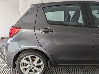 Toyota Yaris 1.5 VVT-h Excel E-CVT Euro 6 5dr (15in Alloy)