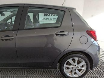 Toyota Yaris 1.5 VVT-h Excel E-CVT Euro 6 5dr (15in Alloy)