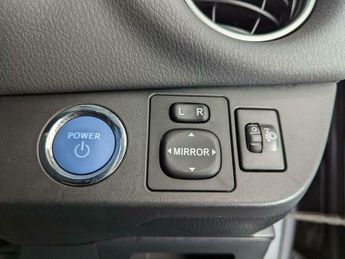 Toyota Yaris 1.5 VVT-h Excel E-CVT Euro 6 5dr (15in Alloy)