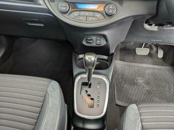 Toyota Yaris 1.5 VVT-h Excel E-CVT Euro 6 5dr (15in Alloy)