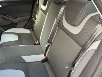 Ford Focus 1.6 Zetec Powershift Euro 5 5dr 123BHP