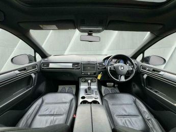 Volkswagen Touareg 3.0 TDI V6 BlueMotion Tech R-Line Tiptronic 4WD Euro 6 (s/s) 5dr