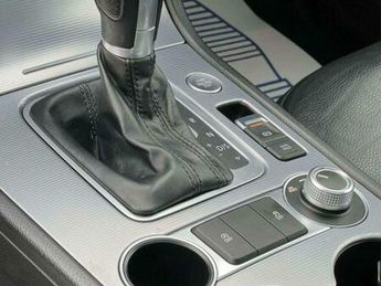 Volkswagen Touareg 3.0 TDI V6 BlueMotion Tech R-Line Tiptronic 4WD Euro 6 (s/s) 5dr