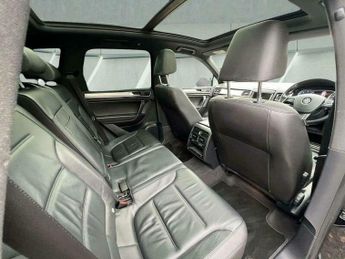 Volkswagen Touareg 3.0 TDI V6 BlueMotion Tech R-Line Tiptronic 4WD Euro 6 (s/s) 5dr