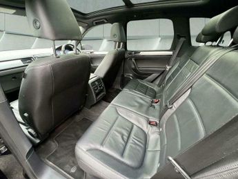 Volkswagen Touareg 3.0 TDI V6 BlueMotion Tech R-Line Tiptronic 4WD Euro 6 (s/s) 5dr