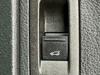 Volkswagen Touareg 3.0 TDI V6 BlueMotion Tech R-Line Tiptronic 4WD Euro 6 (s/s) 5dr