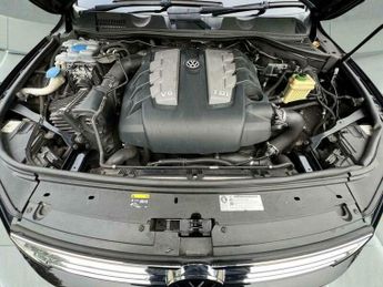 Volkswagen Touareg 3.0 TDI V6 BlueMotion Tech R-Line Tiptronic 4WD Euro 6 (s/s) 5dr