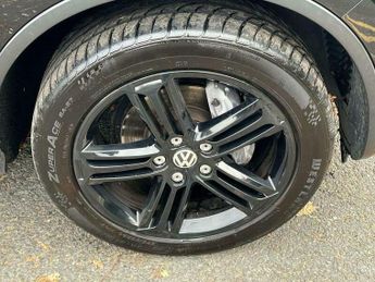 Volkswagen Touareg 3.0 TDI V6 BlueMotion Tech R-Line Tiptronic 4WD Euro 6 (s/s) 5dr