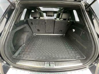 Volkswagen Touareg 3.0 TDI V6 BlueMotion Tech R-Line Tiptronic 4WD Euro 6 (s/s) 5dr