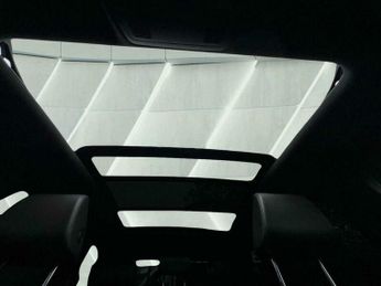 Volkswagen Touareg 3.0 TDI V6 BlueMotion Tech R-Line Tiptronic 4WD Euro 6 (s/s) 5dr