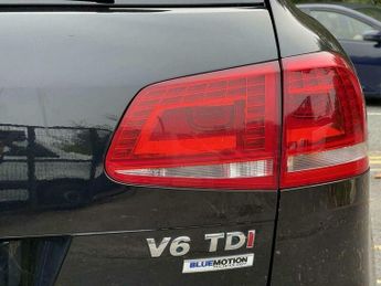Volkswagen Touareg 3.0 TDI V6 BlueMotion Tech R-Line Tiptronic 4WD Euro 6 (s/s) 5dr