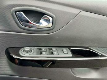 Renault Captur 1.2 TCe ENERGY Signature Nav Auto Euro 6 (s/s) 5dr