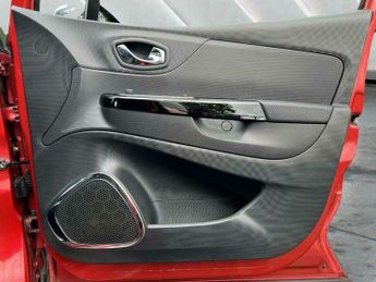 Renault Captur 1.2 TCe ENERGY Signature Nav Auto Euro 6 (s/s) 5dr