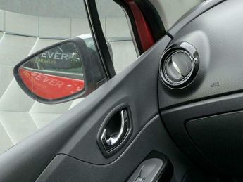 Renault Captur 1.2 TCe ENERGY Signature Nav Auto Euro 6 (s/s) 5dr