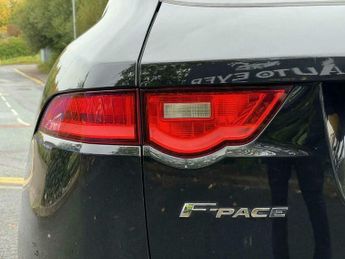 Jaguar F-Pace 2.0 D240 Portfolio Auto AWD Euro 6 (s/s) 5dr