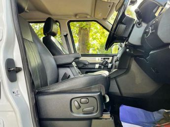 Land Rover Discovery 3.0 SD V6 Landmark LE CommandShift 4WD Euro 5 5dr