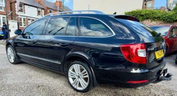 Skoda Superb 2.0 TDI Elegance DSG 4WD Euro 5 (s/s) 5dr