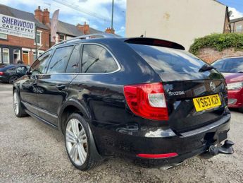 Skoda Superb 2.0 TDI Elegance DSG 4WD Euro 5 (s/s) 5dr