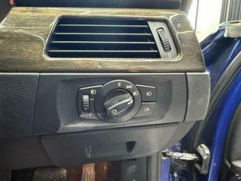 BMW 3 SERIES 2.0 320i Exclusive Edition Steptronic Euro 5 4dr