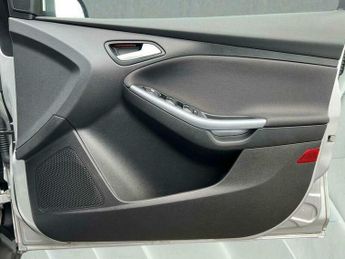 Ford Focus 1.6 Titanium Navigator Powershift Euro 5 5dr
