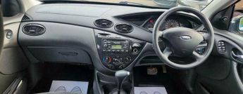 Ford Focus 1.6i 16v Ghia 5dr