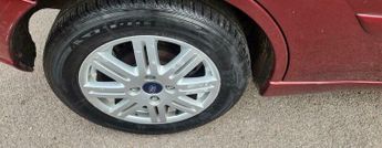Ford Focus 1.6i 16v Ghia 5dr