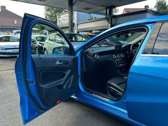 Mercedes-Benz A Class 2.1 A200d Sport (Premium) 7G-DCT Euro 6 (s/s) 5dr