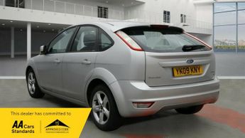 Ford Focus 1.6 Zetec Hatchback 5dr Petrol Automatic (184 g/km, 99 bhp)