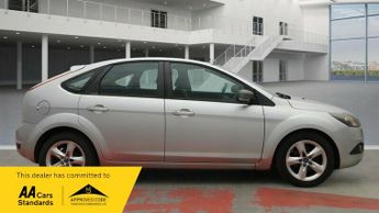 Ford Focus 1.6 Zetec Hatchback 5dr Petrol Automatic (184 g/km, 99 bhp)