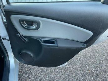 Toyota Yaris 1.5 VVT-h Icon E-CVT Euro 6 5dr