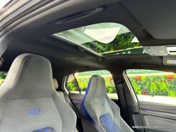 Volkswagen Golf 2.0 TSI R 4MOTION [3X VW SERVICES, SAT NAV, HEATED SEATS, HEATED