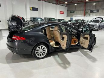Jaguar XF 2.2d Premium Luxury Saloon 4dr Diesel Auto Euro 5 (s/s) (200 ps)