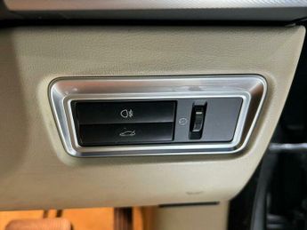 Jaguar XF 2.2d Premium Luxury Saloon 4dr Diesel Auto Euro 5 (s/s) (200 ps)