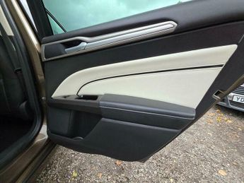 Ford Mondeo 2.0 TDCi Vignale Powershift Euro 6 (s/s) 4dr