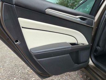 Ford Mondeo 2.0 TDCi Vignale Powershift Euro 6 (s/s) 4dr