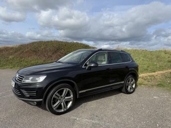 Volkswagen Touareg 3.0 TDI V6 BlueMotion Tech R-Line Plus SUV 5dr Diesel Tiptronic