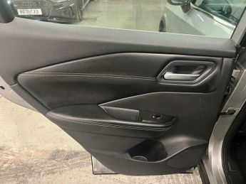 Nissan Qashqai 1.3 DIG-T MHEV Acenta Premium XTRON Euro 6 (s/s) 5dr