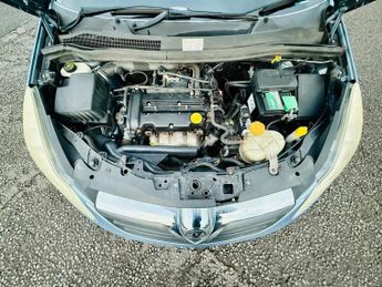 Vauxhall Corsa DESIGN 16V